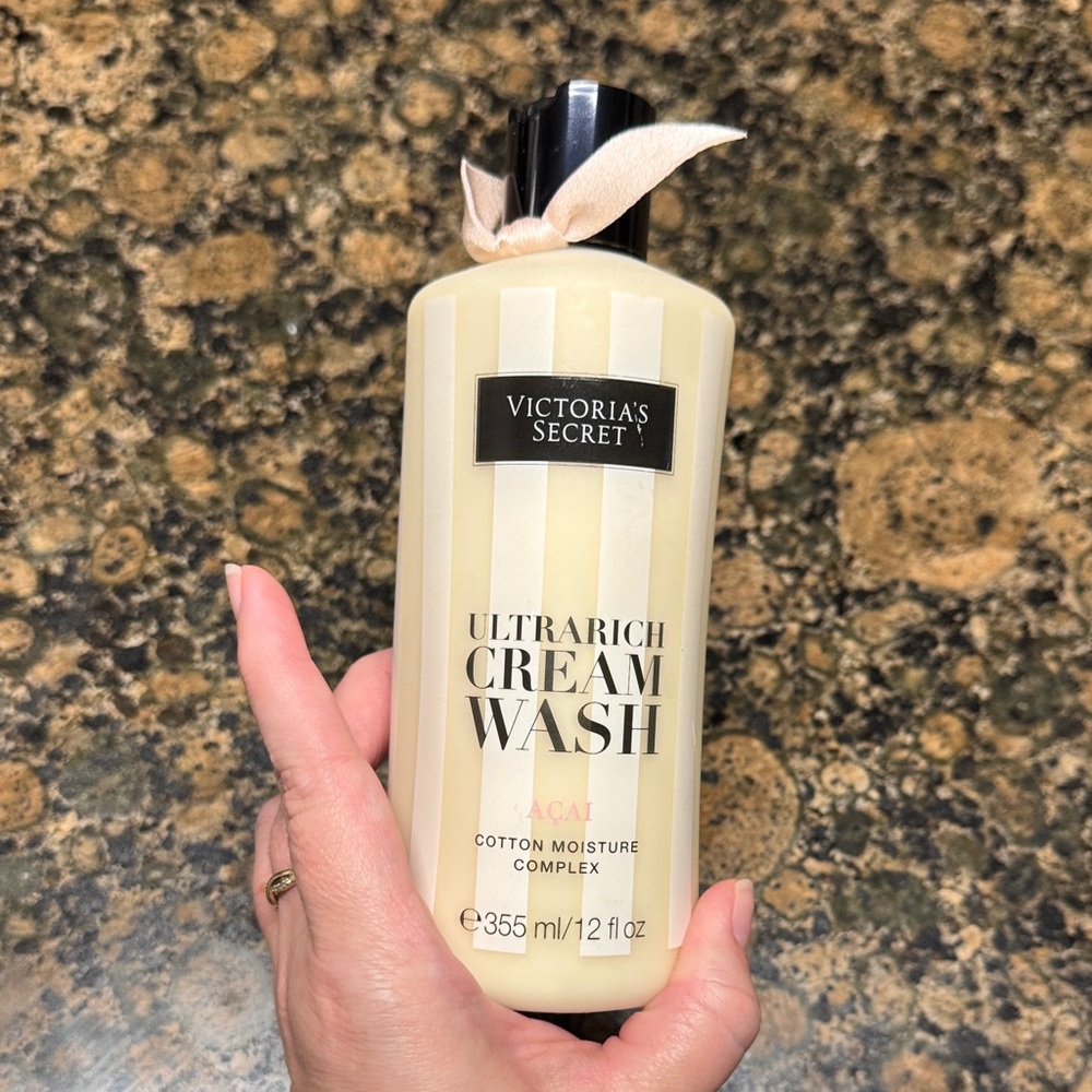 Victoria's Secret Ultrairch Cream Wash - Cream and Black
